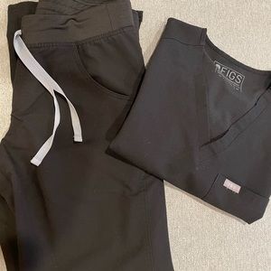 Figs black scrub set. Medium top, small petite pants